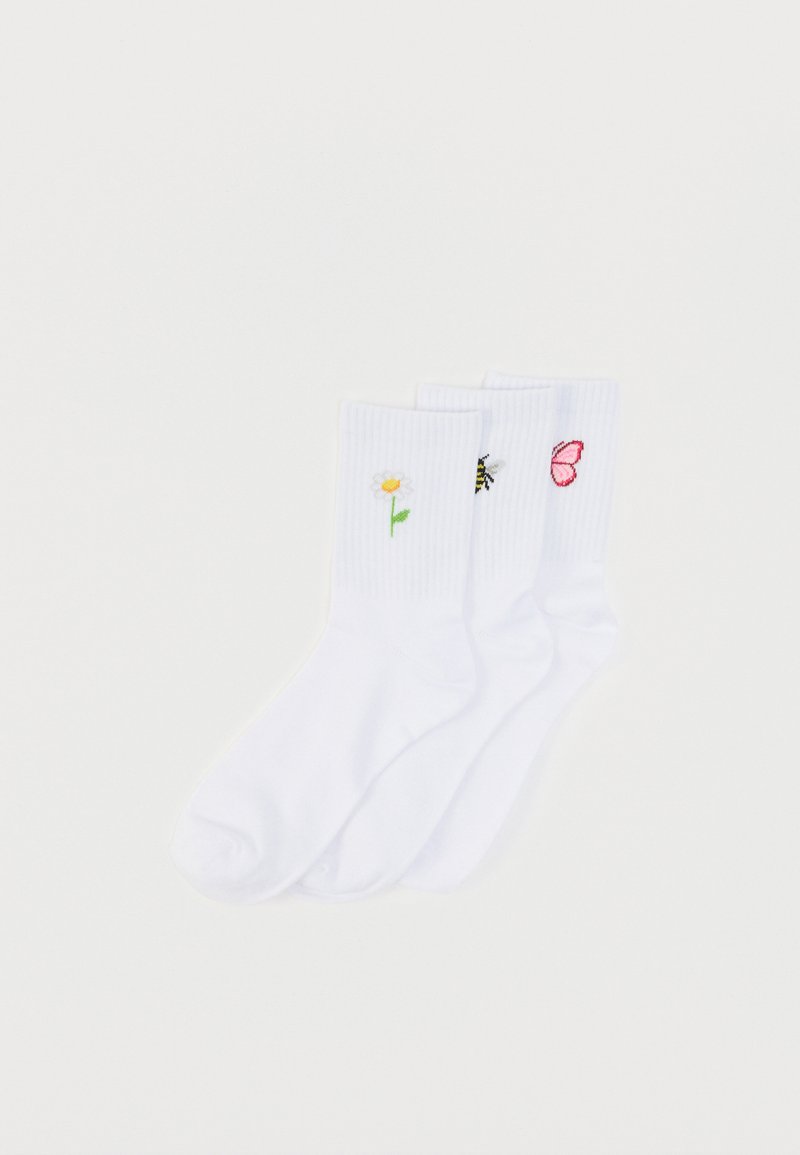 Chaussettes en coton blanc ornées de motifs brodés : une fleur, une abeille et un papillon aux couleurs vives sur le côté.
