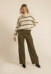 Dona x Lisa COL ROULÉ RAYURES KAVALIE - Pullover - beige