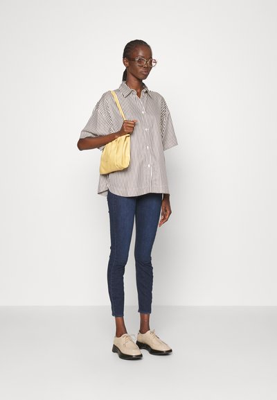 Paige HOXTON ANKLE - Calças de ganga de corte skinny - dark blue