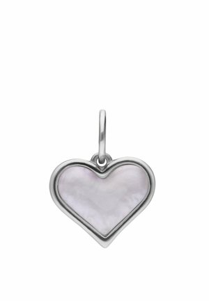 Zilveren hanger in hartvorm met een glad parelwit midden en een lus om aan een ketting of armband te bevestigen.