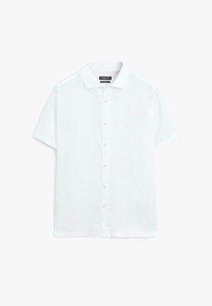Biała koszula na krótki rękaw z kołnierzykiem, gładka tkanina oraz widoczna metka marki wewnątrz kołnierzyka.
