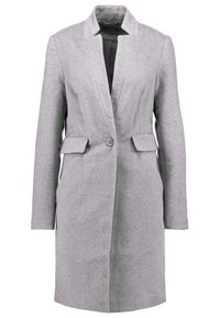 Abrigo de lana gris con cuello en solapa, cierre de un solo botón y dos bolsillos delanteros. Presenta un ajuste entallado y una textura suave.