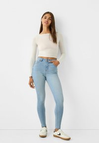 Bershka SUPER Jeans Skinny Fit light blue Zalando
