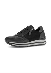 Zwarte sneaker met een mix van glad leer en gestructureerd suede. Voorzien van een ritsluiting, contrasterende grijze zool en een ronde neus.