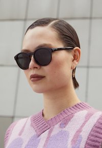 Não selecionado, black