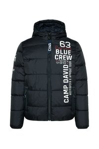 Marineblauwe donsjas met capuchon, ritssluiting aan de voorkant, ritssluitingen aan de zijkanten, witte en rode tekstprints met onder andere “63 BLUE CREW” en “CAMP DAVID.”