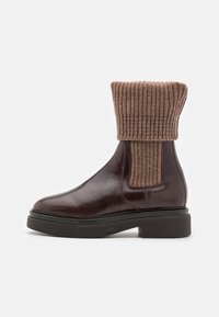 ZANDRIN - Zābaki ar platformu - dark brown