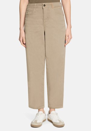 - Jeansy Relaxed Fit