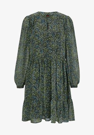 Blomsterkjole med svart bunn og grønn- og blåmønster, lange puffermsermer, rund halslinning og volangkant. Lett stoff.