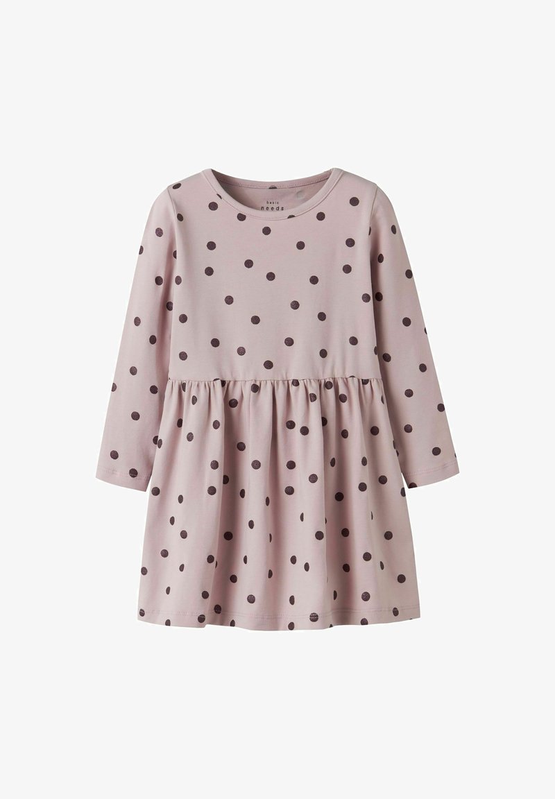 Langärmliges rosa Kleid mit geraffter Taille und schwarzen Punkten. Hergestellt aus weichem Stoff mit rundem Ausschnitt und plissiertem Rock.