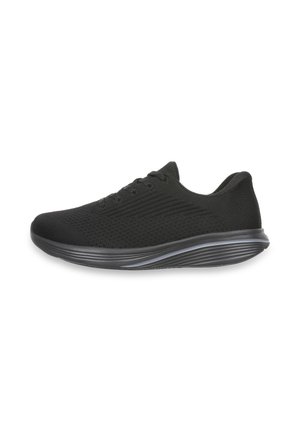 Chaussure de sport légère noire avec tige en mesh, fermeture à lacets à l'avant et semelle amortie avec motif ondulé sur fond blanc.