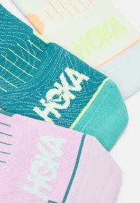 HOKA CREW RUN SOCK UNISEX 3 PACK  - Calcetines de deporte - celery root/twilight/oceanic