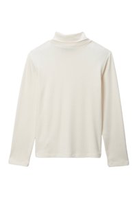 T-shirt crème à manches longues avec col roulé, fabriqué dans un tissu doux, présentant un design ajusté avec un col haut et un ourlet droit. Sans motifs ni accents.