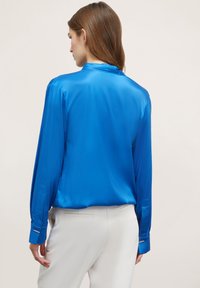 Motivi AD INCROCIO - Camicetta - bluette