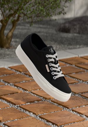 Calvin Klein Jeans FLATFORM LOGO - Sneakers low - black