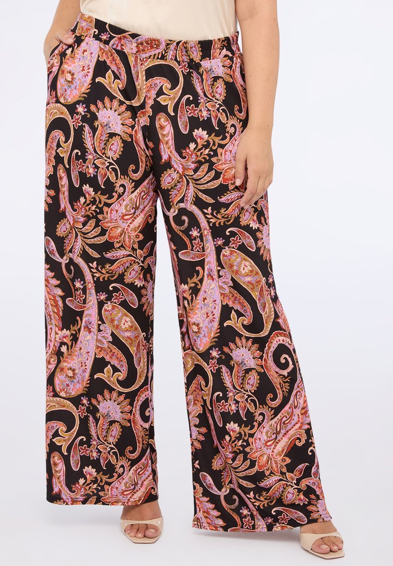 Volné černé kalhoty s barevným paisley vzorem v růžové, oranžové a zlaté barvě. Mají elastický pas a postranní kapsy.