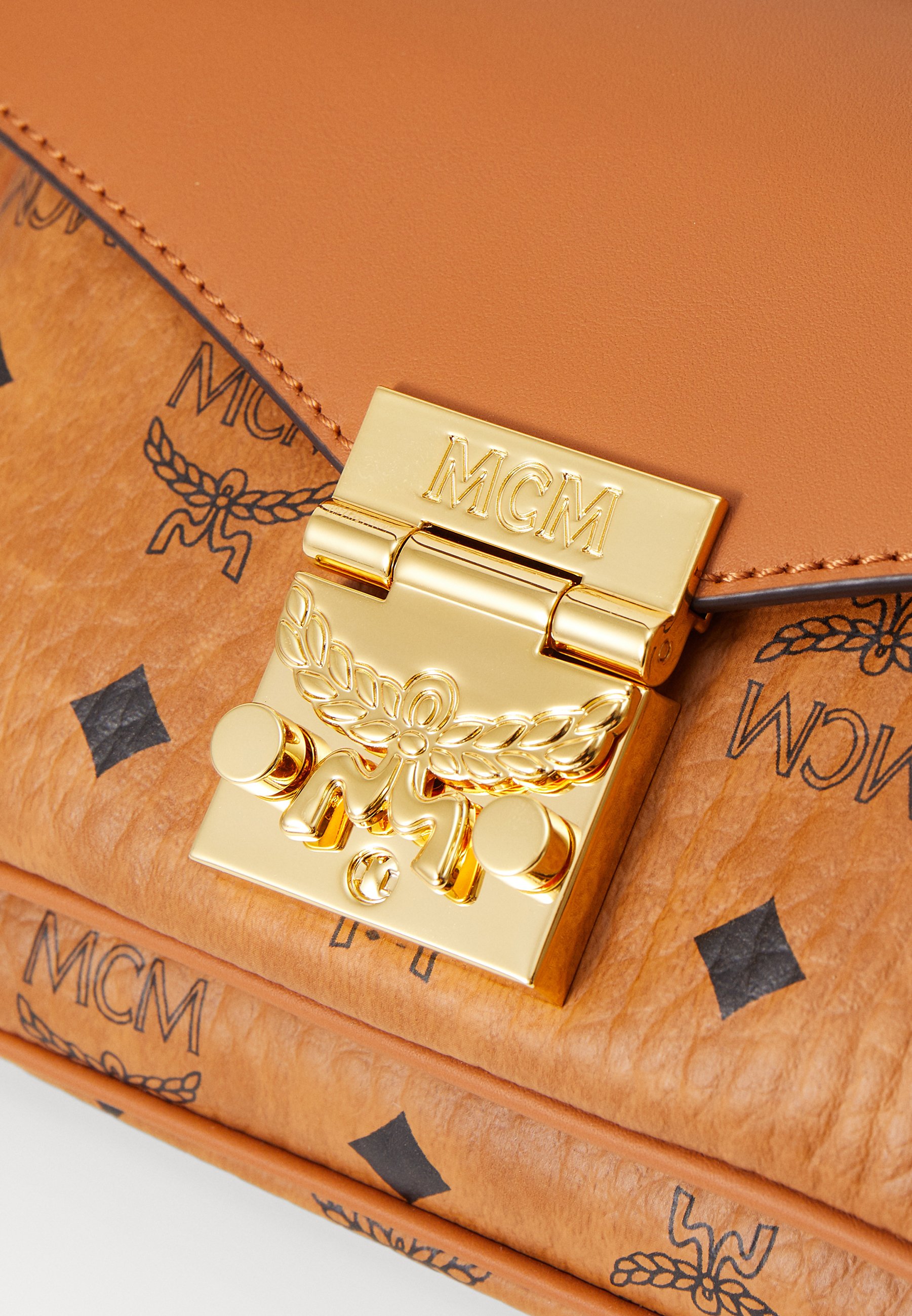 mcm ボディバッグ　cognac smallサイズ✨ MCM TRACY CROSSBODY - Cross body bag - cognac - Zalando.co.uk