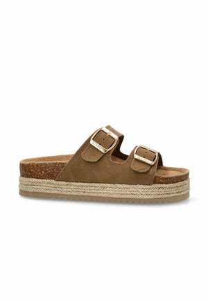 Sandalias de plataforma de ante marrón con dos correas ajustables, hebillas en tono dorado y una suela intermedia de yute trenzado. Suela de goma para agarre y durabilidad.