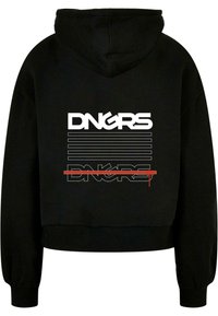 Felpa corta nera con cappuccio, caratterizzata da una stampa grafica bianca e rossa sul retro, con il testo "DNGRS" e un design a linee orizzontali.
