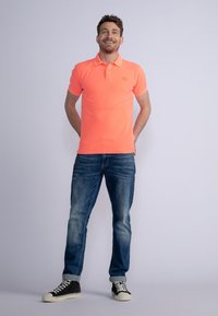 Petrol Industries CLASSIC - Polotričko - coral