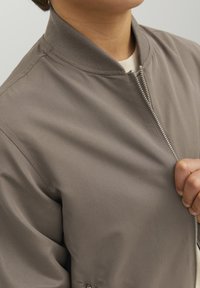 Jack & Jones Junior JJERUSH - Bombejakke - dark brown