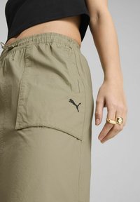 Puma A-linjekjol - velvet moss