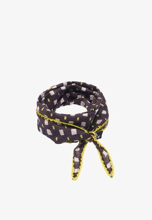 Ciemnofioletowy szalik z beżowymi i żółtymi prostokątnymi wzorami, zawiązany luźnym węzłem, z żółtym obszyciem na krawędziach.