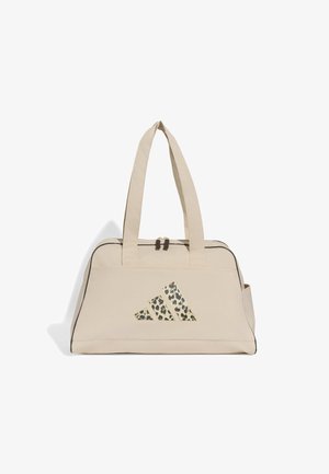 Beige sportstaske med Adidas-logo med leopardprint, to håndtag, lynlås i toppen og en sidelomme.