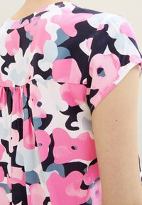 TOM TAILOR Blůza - pink colorful floral design