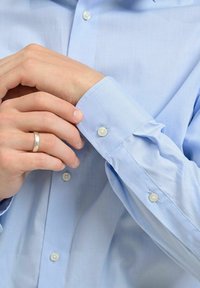 Riley ERIK REGULAR  HUNDTANDSMÖNSTRAD 
 - Skjorta - blue