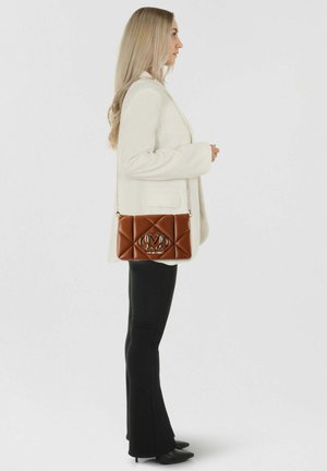 Love Moschino, SMART DAILY UMHÄNGETASCHE 24 CM - Umhängetasche - hide