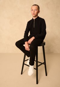 Next REGULAR FIT - ZIP NECK TEXTURED LONG SLEEVE - Bluză polo - black