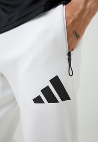 Thumbnail Image 10
