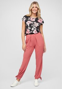 Cloud 5ive MIT SEITLICHEN SCHLITZEN UND BINDEDETAILS - Auduma bikses - rose