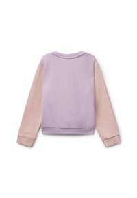 Felpa a girocollo con corpo lavanda e maniche lunghe rosa chiaro, polsini e vita a costine, vista da dietro su uno sfondo bianco.