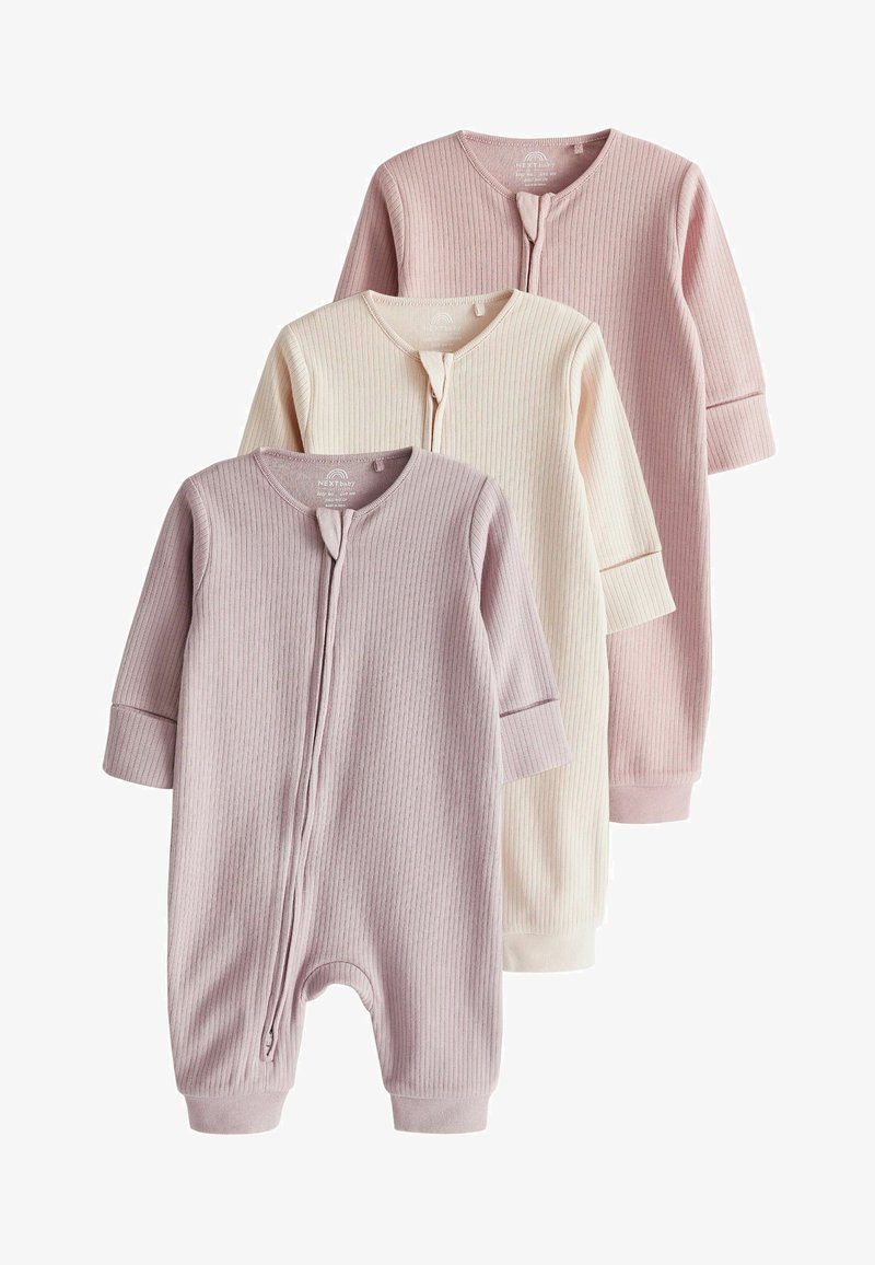 Drei gerippte Babyschlafanzüge in sanften Farben: Rosa, Beige und helllila. Sie haben lange Ärmel, einen Reißverschluss und gegerbte Knöchel.