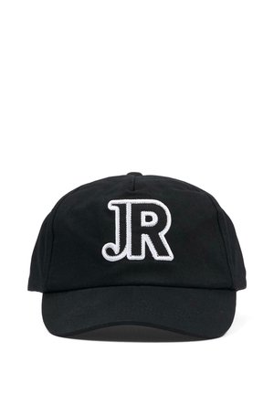 Gorra de béisbol negra con letras blancas bordadas "JR" en el centro delantero, visera curvada y correa trasera ajustable.