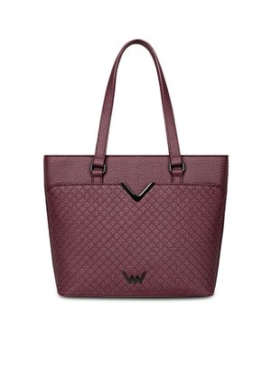 Bordeauxroter Kunstleder-Shopper mit Diamantmuster, doppelten Tragegriffen und schwarzem Hardware-Akzent. Vorderseite mit V-förmigem Design.