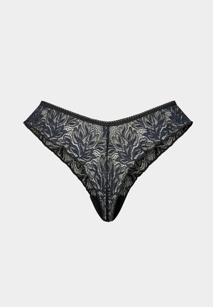 Zwarte kant string met ingewikkelde bladdesigns, voorzien van een golvende rand en een zachte textuur. Het ontwerp heeft een effen zwarte tailleband.