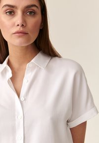 TATUUM ZARKO - Camicia - white