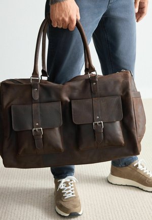 TEXTURED OILY - REGULAR FIT - Weekend bag - brown