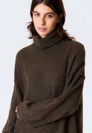 Weekday ANNIE MINI TURTLENECK - Vestido de malha - dark brown