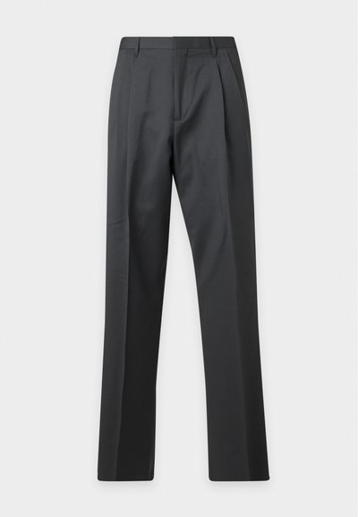 Pantalon formel noir avec jambes droites, poches latérales, passants de ceinture et braguette zippée devant sur un fond clair uni.