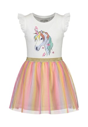 Valkoinen mekko liehukkeilla hihoilla, jossa värikäs yksisarvis- ja perhoskuosi, kultainen kimallevyötärö ja monivärinen tyllihelma.