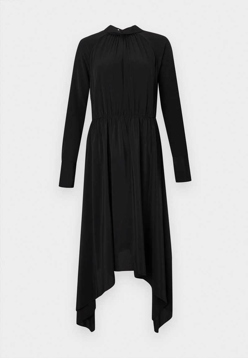 Schwarzes Kleid mit langen Ärmeln, gerafftem Rundhalsausschnitt und asymmetrischem Saum. Hergestellt aus glattem Stoff mit flexiblem Bund und fließender Silhouette.