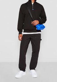 HUGO Sudadera - black
