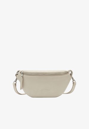 Banane en cuir beige avec fermeture éclair argentée et sangle réglable, embossée d’un petit nom de marque au centre avant.