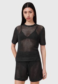 Sort strikket sæt bestående af sweater og shorts med et løst, åbent mesh-design, korte ærmer, rund hals og ribbede manchetter og kant.