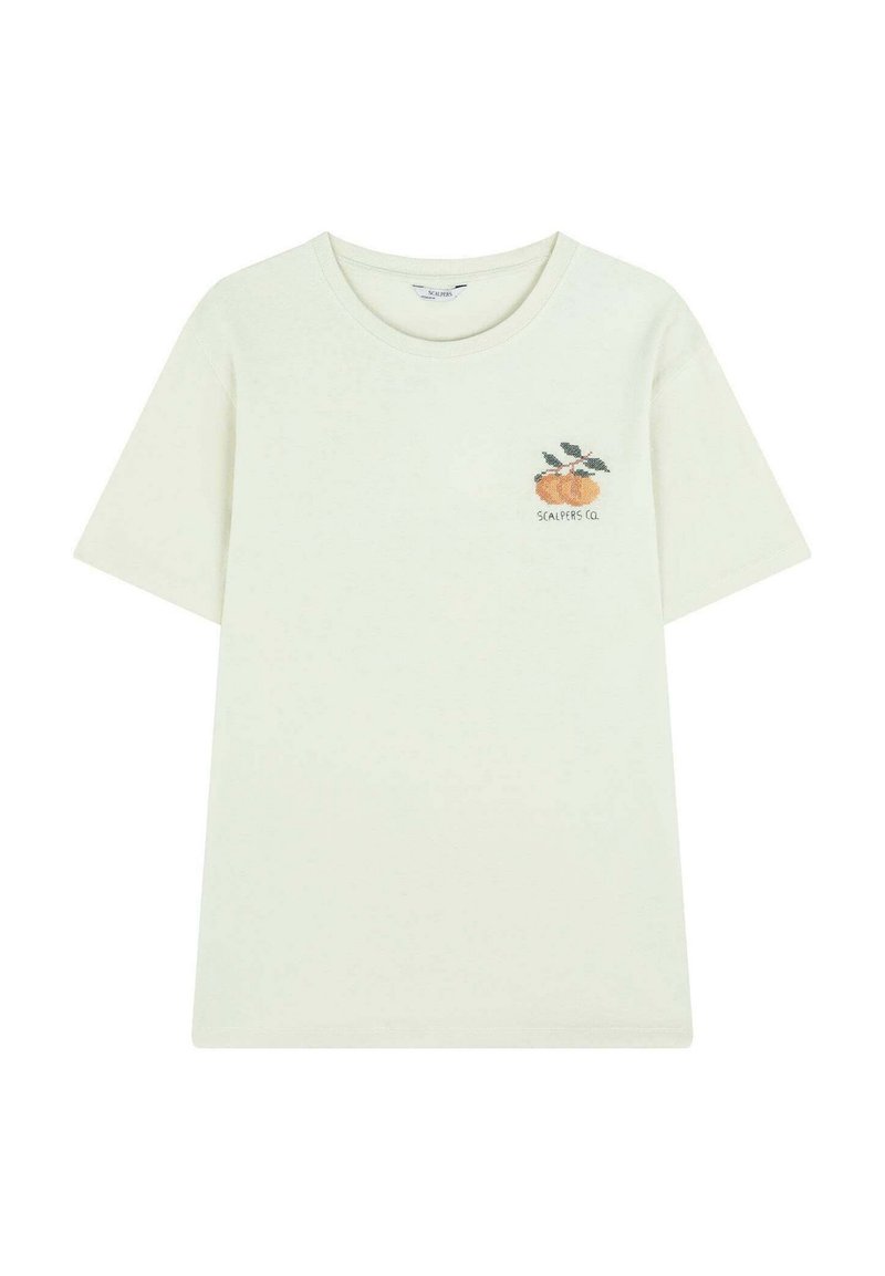 Lichtgroene T-shirt gemaakt van zachte stof, met een klein geborduurd ontwerp van sinaasappels en bladeren op het linkerborstgebied.