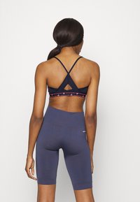 adidas Performance AEROREACT TRAINING - Sutiã desportivo de suporte ligeiro - legend ink/acid red
